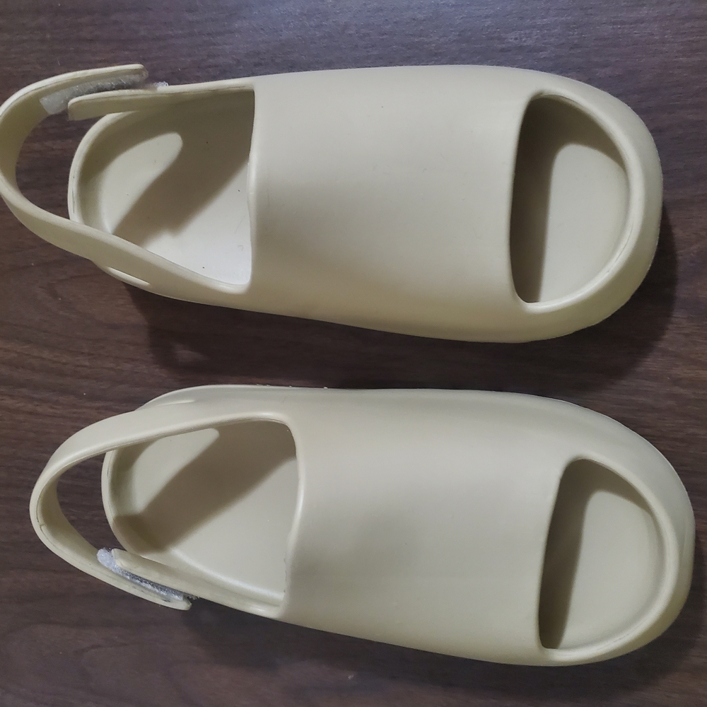 Cream Foam Textured Sandals shower shoes with Slingback - Picture 8 of 8